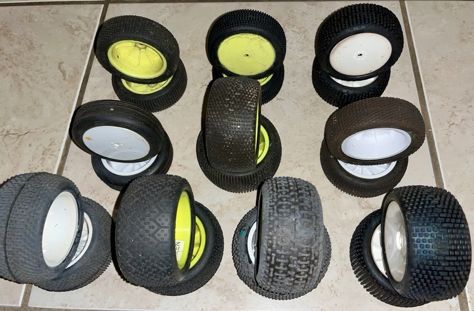 Neumáticos para buggy 1/10 - Alfombra - Todoterreno - Losi - TLR JC Concepts - DE Racing Foto 3 de 4