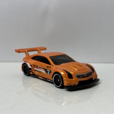 2015-2017 Cadillac ATS-V R GT3 Collectible 1/64 Scale Diecast Diorama Model