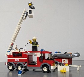 LEGO 7239 Ladder Fire Truck City Minifigs New