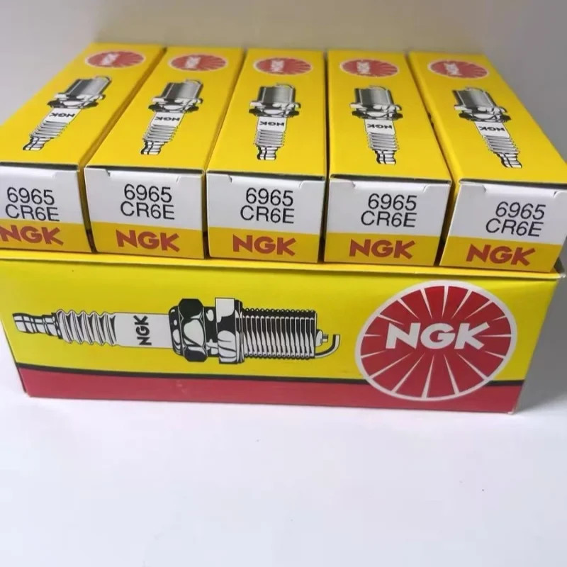 1pcs NGK Spark Plug CR6E 6965 Adapt To ARCTIC CAT 400 2X4 4X4 500 700 FIS MASSEY
