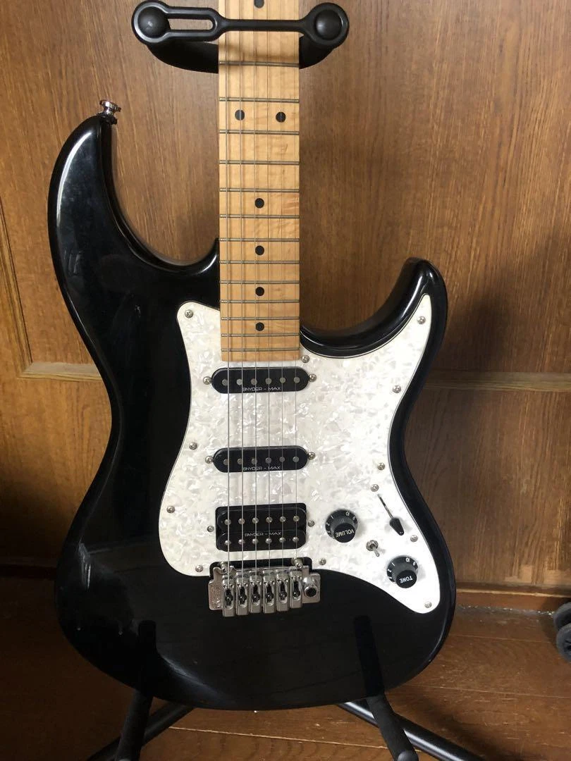 Electric Guitar Elioth Revolution Model No. S305 Black with Soft Case & Manual