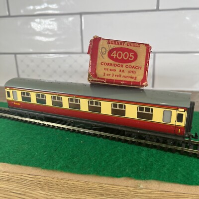 Hornby 4005 Corridor Coach 1st/2nd D12 Model Railway UK