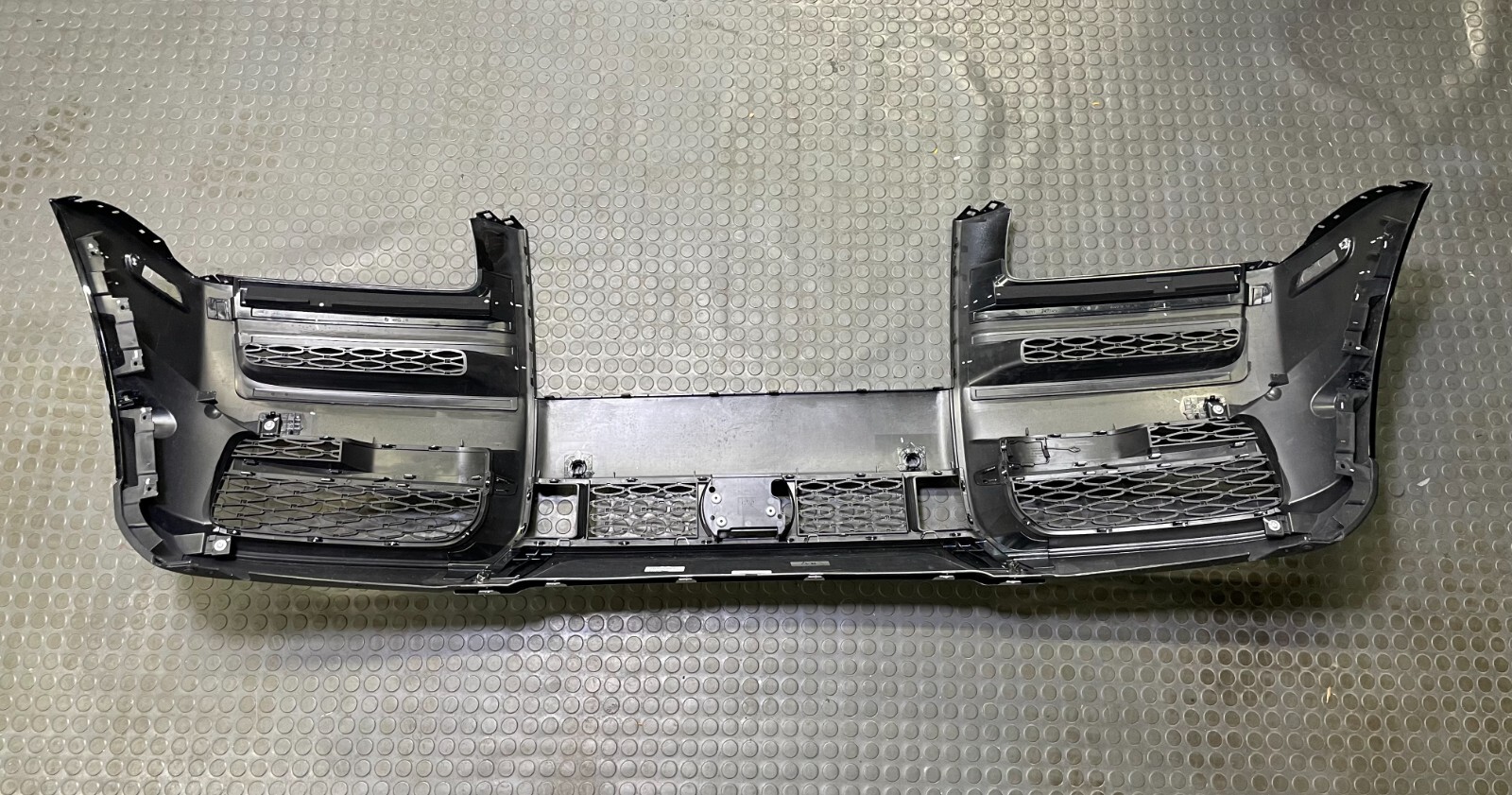 ROLLS ROYCE CULLINAN BLACK FRONT BUMPER OEM