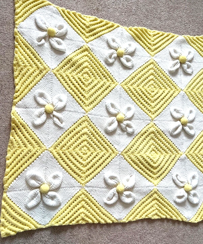 HERMOSA Manta Afgana para Regazo Tiro Bebé Blanco con 30 Flores Blancas Amarillas Foto 4 de 4