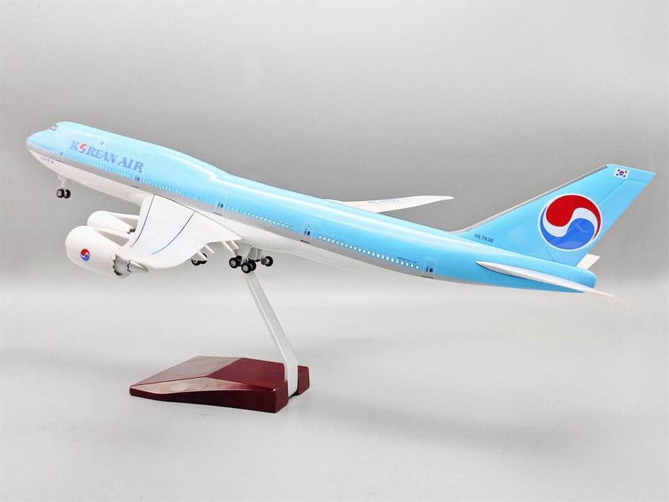 1:160 47CM KOREAN AIR BOEING 747-8 Plane Led Sound-controlled