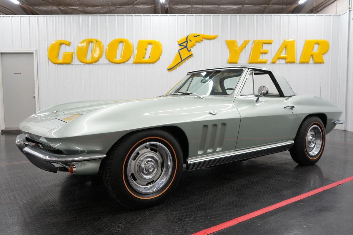 1970 Yellow Chevrolet Corvette   | C3 Corvette Photo 4
