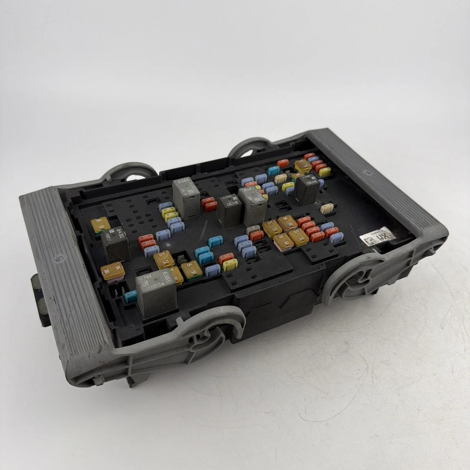 2007-2009 Chevy Suburban, 1500 Pickup, engine FuseBox P/N: 25905684 WX Foto 3 de 4