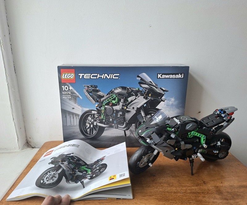 Lego Technic Kawasaki Ninja H2r Motorcycle 99% Complete Box & Instructions 42170