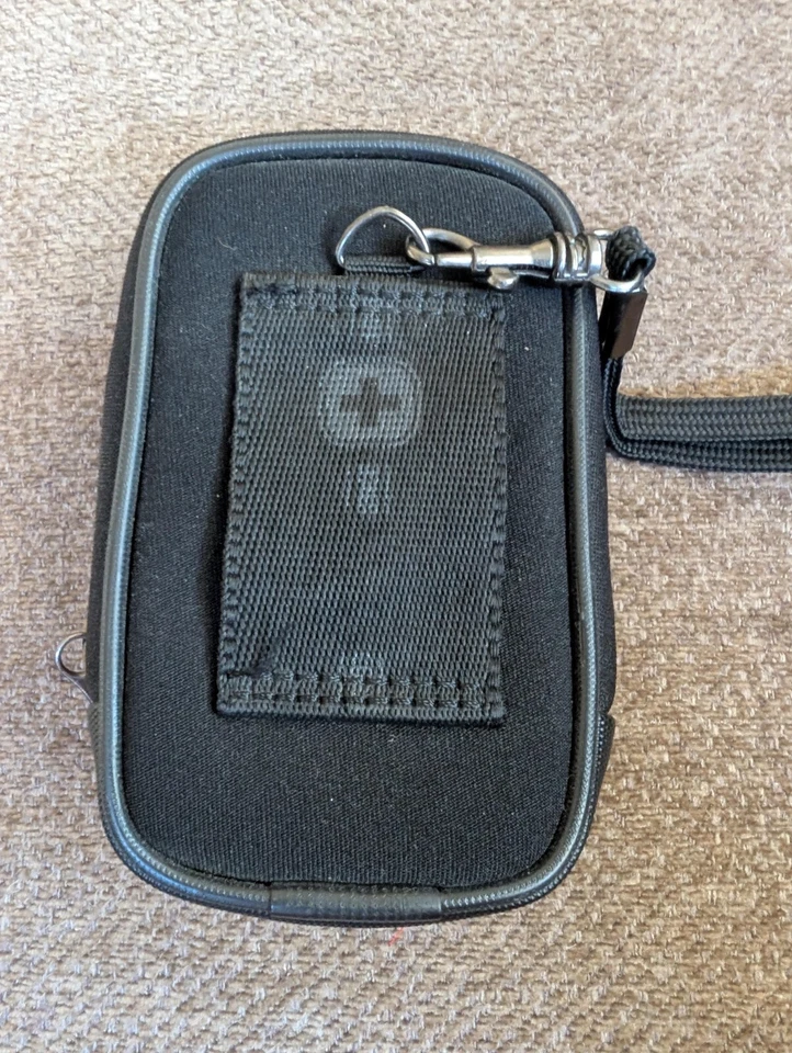 Wenger SwissGear Sherpa Small Camera Case with Belt Loop -Burgandy - Image 2 of 3