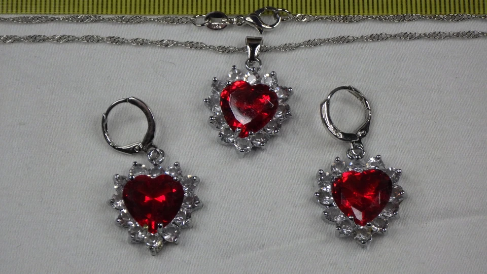 Precioso imitación? Pendientes Collar Corazón Prarure Rubí/Cristal Estampados 925 Foto 2 de 4