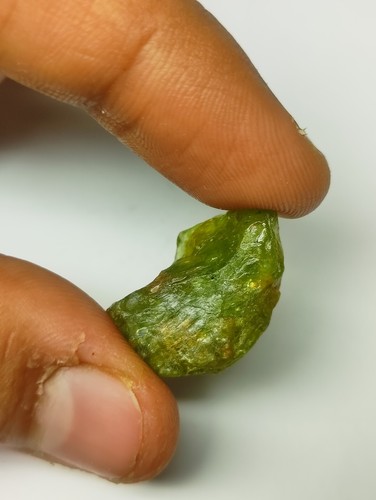 Large Peridot Formation - 31.5 Carats - Gorgeous Green Gem - Picture 3 of 13