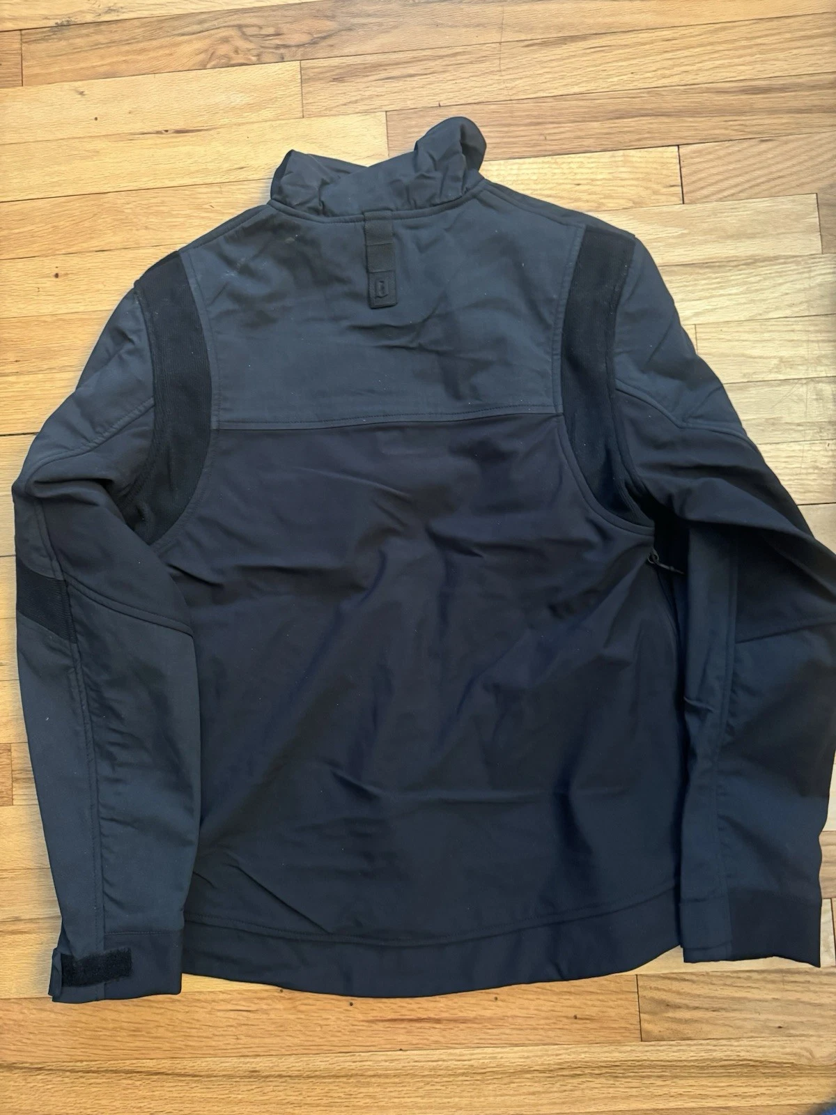 Viktos Combonova softshell Jacket - Black - Medium NWT - product detail image 3