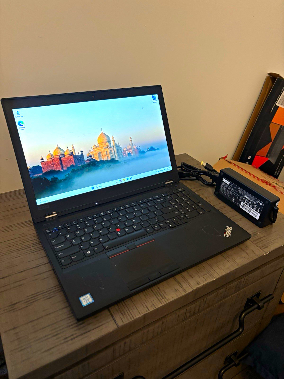 Lenovo ThinkPad i7-9850H Quadro RTX 3000 64GB DDR4 1TB SSD READ