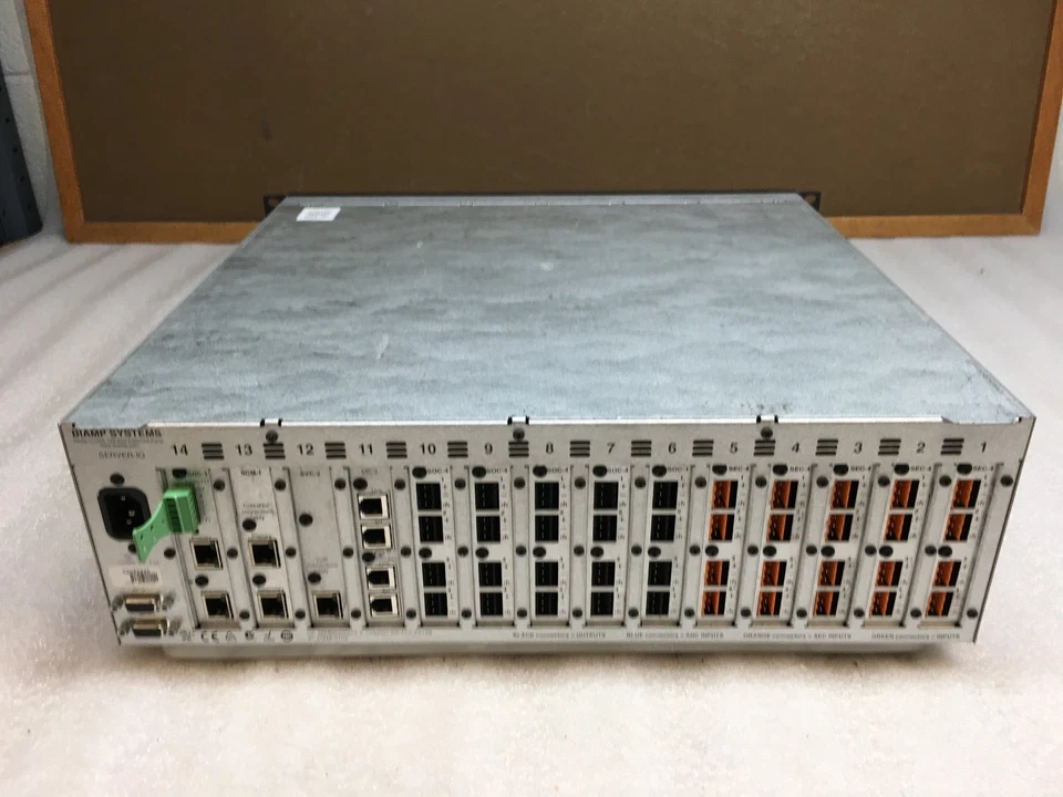 Procesador de señal de red digital Biamp Systems Tesira SERVER-IO DSP con 12 tarjetas Foto 3 de 4