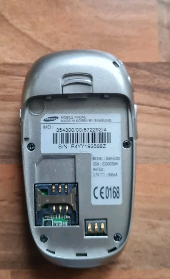 Samsung SGH E330 - Silver -  Mobile Phone - Image 4 of 4