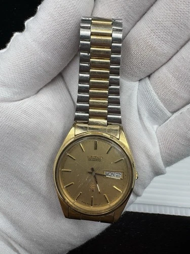 Vintage Seiko Two-Tone Quartz Day-Date – Gold Dial – Japan Made – Classic 1980s