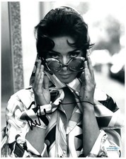 Isabella Rossellini Signed Autographed 8x10 Photo ACOA