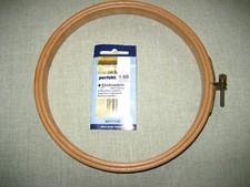 sehr alter  Stickrahmen innen 16 cm , Holz mit 5 Sticknadeln ohne Spitze