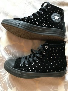 studded converse black
