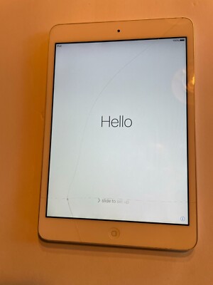 Apple iPad mini 1st Gen 16GB, Wi-Fi, White & Silver, Works great, cracked screen