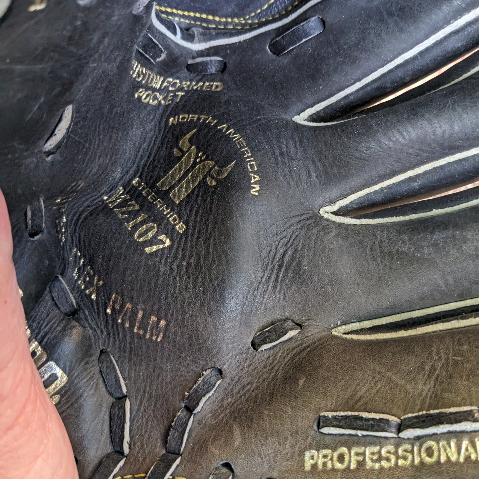 Youth Baseball Glove Mizuno MZ107 Super Flex Palm Right Hand Throw Black & Brown