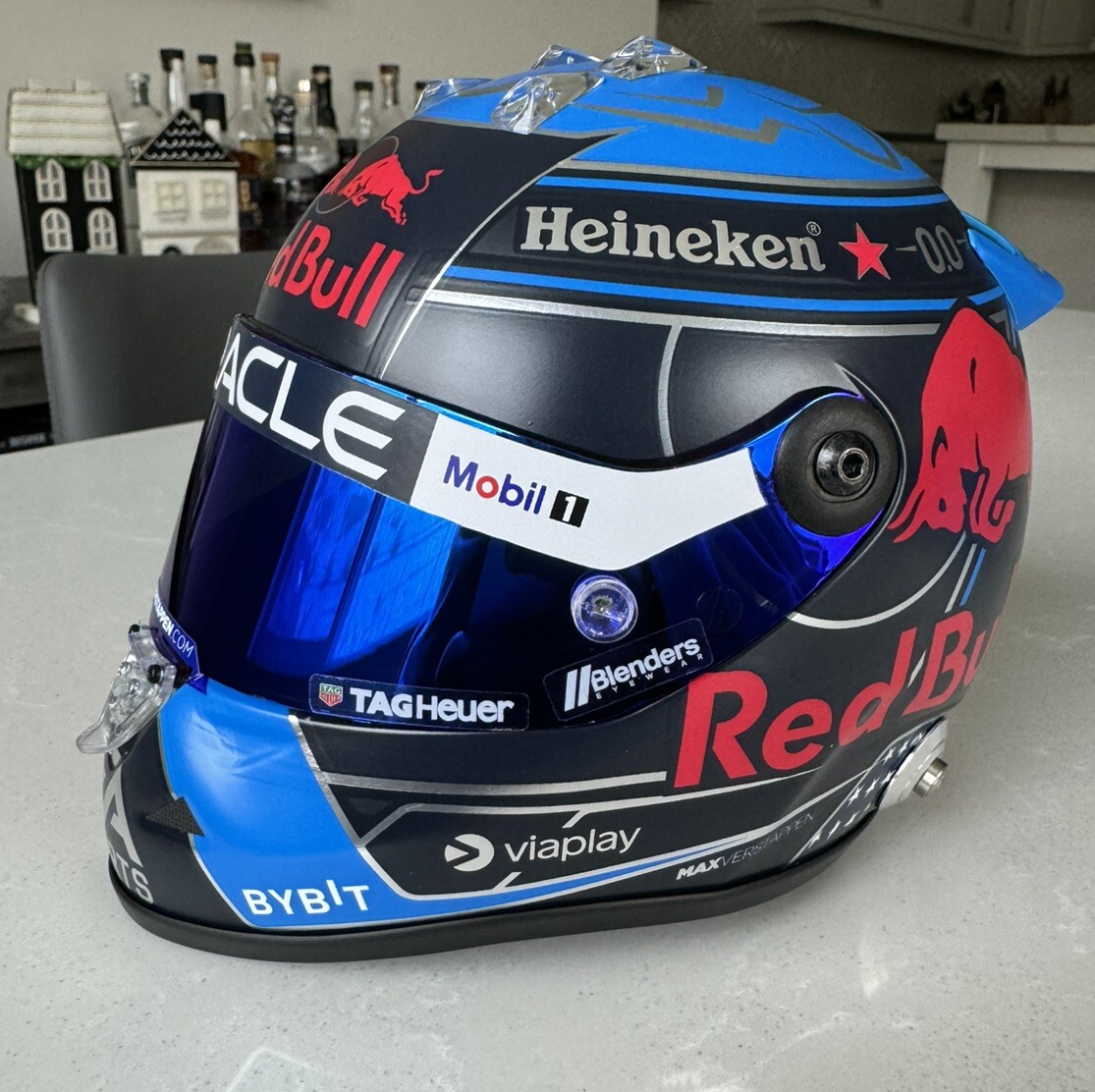 スポーツ選手 M.Verstappen Red Bull Arai 1/2 Helmet M. Verstappen Red Bull Arai 1/2 Helmet