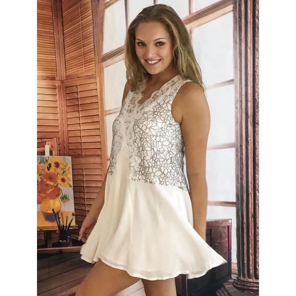 UNDERCOVER Mini abito tunica A Line in pizzo bianco con accento boutique "Secret Origins" nuovo con etichette