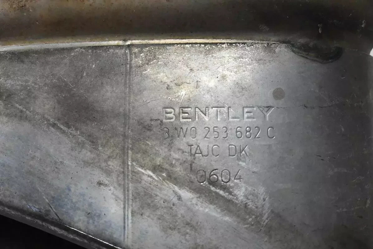 03-12 Bentley Continental GT GTC Right Side Flying Spur Exhaust Muffler Tips OEM