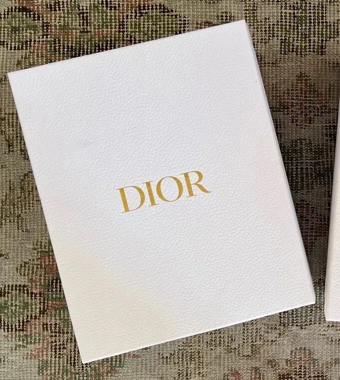 1 boîte à chaussures vide DIOR seulement 12