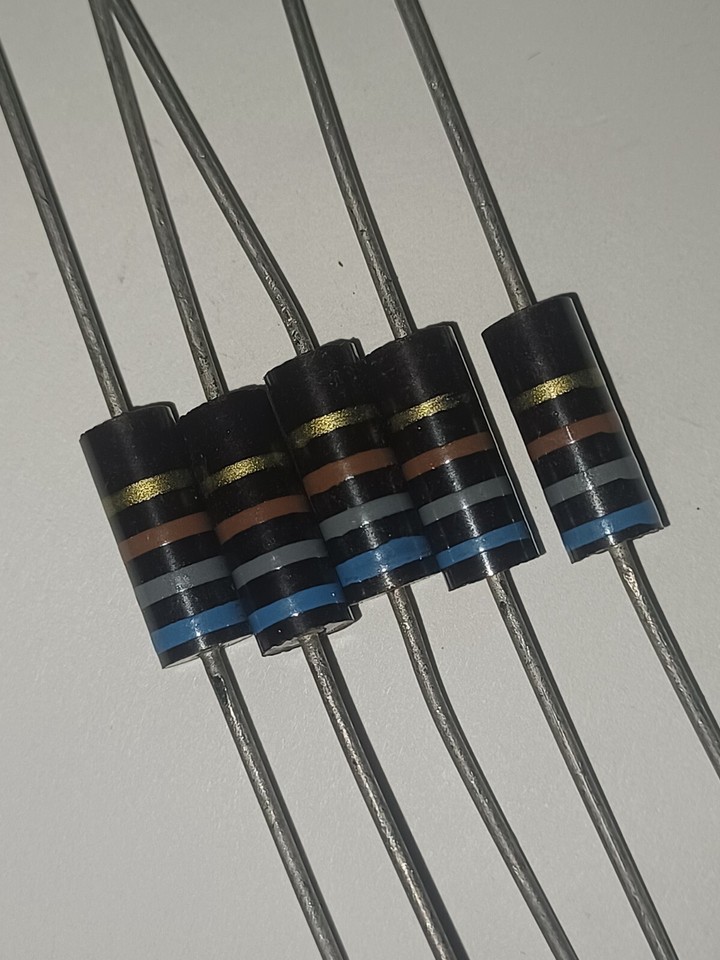 RS1. RESISTENZA 1 W 5% 330 ohm A STRATO DI CARBONE - CONF. 10 Pezzi