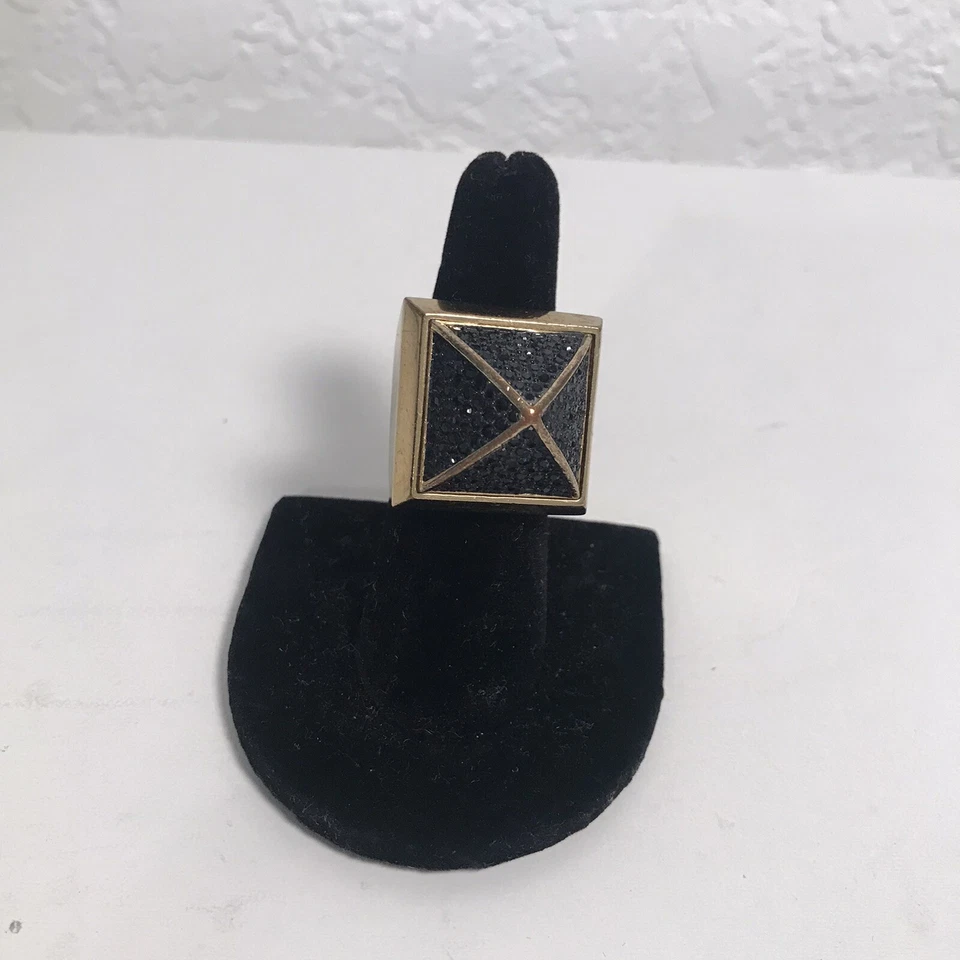Anillo piramidal Michael Kors tono dorado cristal negro talla 7 grueso difícil de encontrar aturdidor Foto 2 de 4