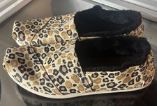 Toms Women’s Size 6.5 Cheetah Print Slip On Shoes  Black Comfort Warm Fur Lined