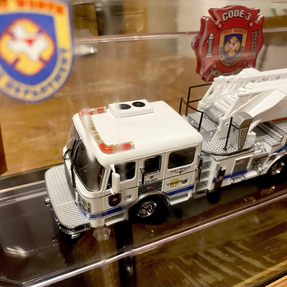 Code 3 Fort Worth American Lafrance LTI Mid-Mount Tower Ladder 8 #12746 1/64 - Image 2 of 4