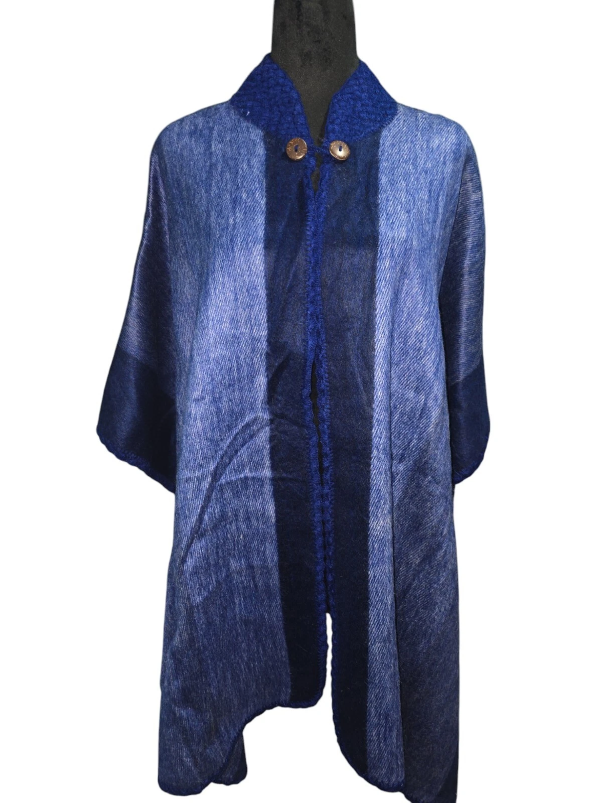 Alpaca Wool Poncho - Unisex Knitted Collar Poncho Shades Of Blue Made In Ecuador
Opens in a new wind