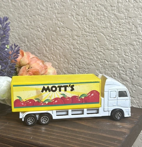 Hot Wheels Haulers Semi Truck Mott's Applesauce 1996 Mattel Die Cast Vintage