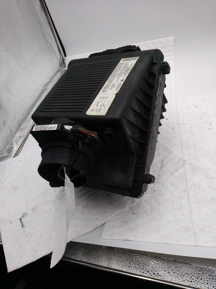 Conjunto de filtro de aire usado se adapta a: Chevrolet Suburban 1500 2004 sin alta capacidad G Foto 3 de 4