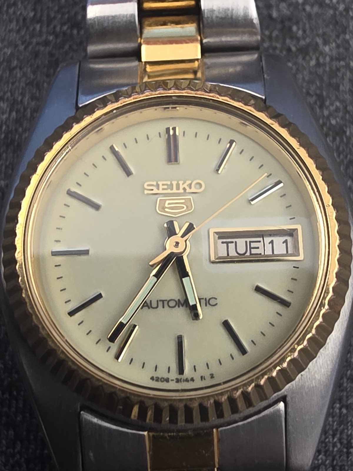analog Gold SEIKO Women 5 - vintagewatches.pk