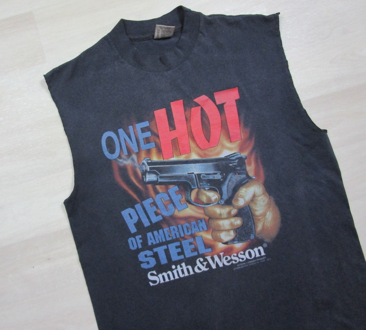 Vintage 90s Smith & Wesson 3D Emblem Cutoff T-Shirt (L) American 