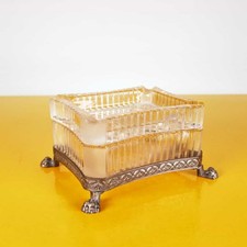 Antico posacenere in vetro e metallo decorato