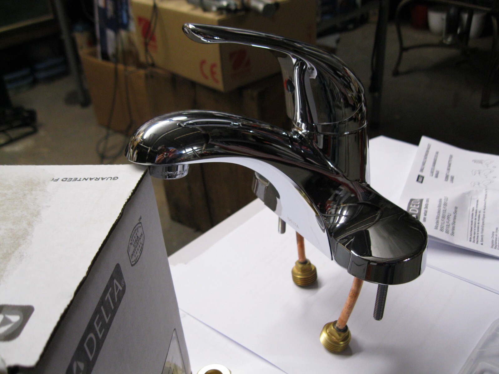 BRAND NEW DELTA FOUNDATIONS BATHROOM SINK SINGLE HANDLE FAUCETB501LF