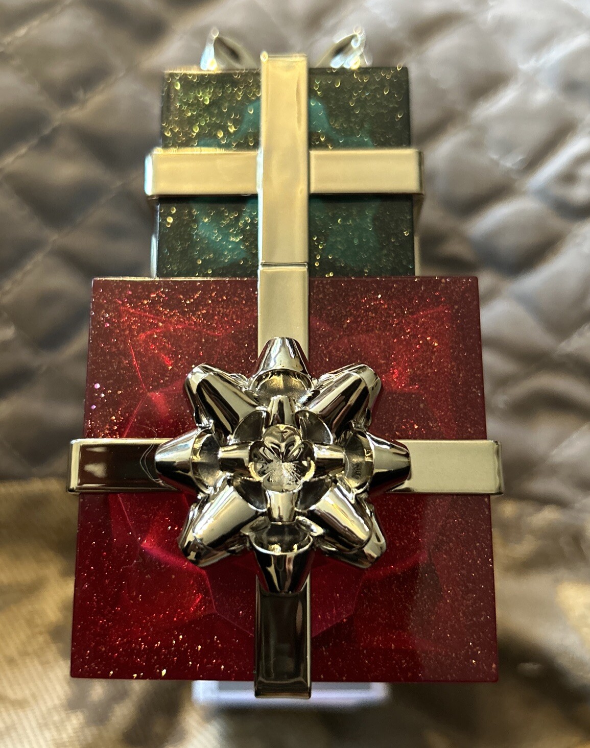 BATH & BODY WORKS CHRISTMAS HOLIDAY PRESENTS LIGHT WALLFLOWER FRAGRANCE PLUG IN-image