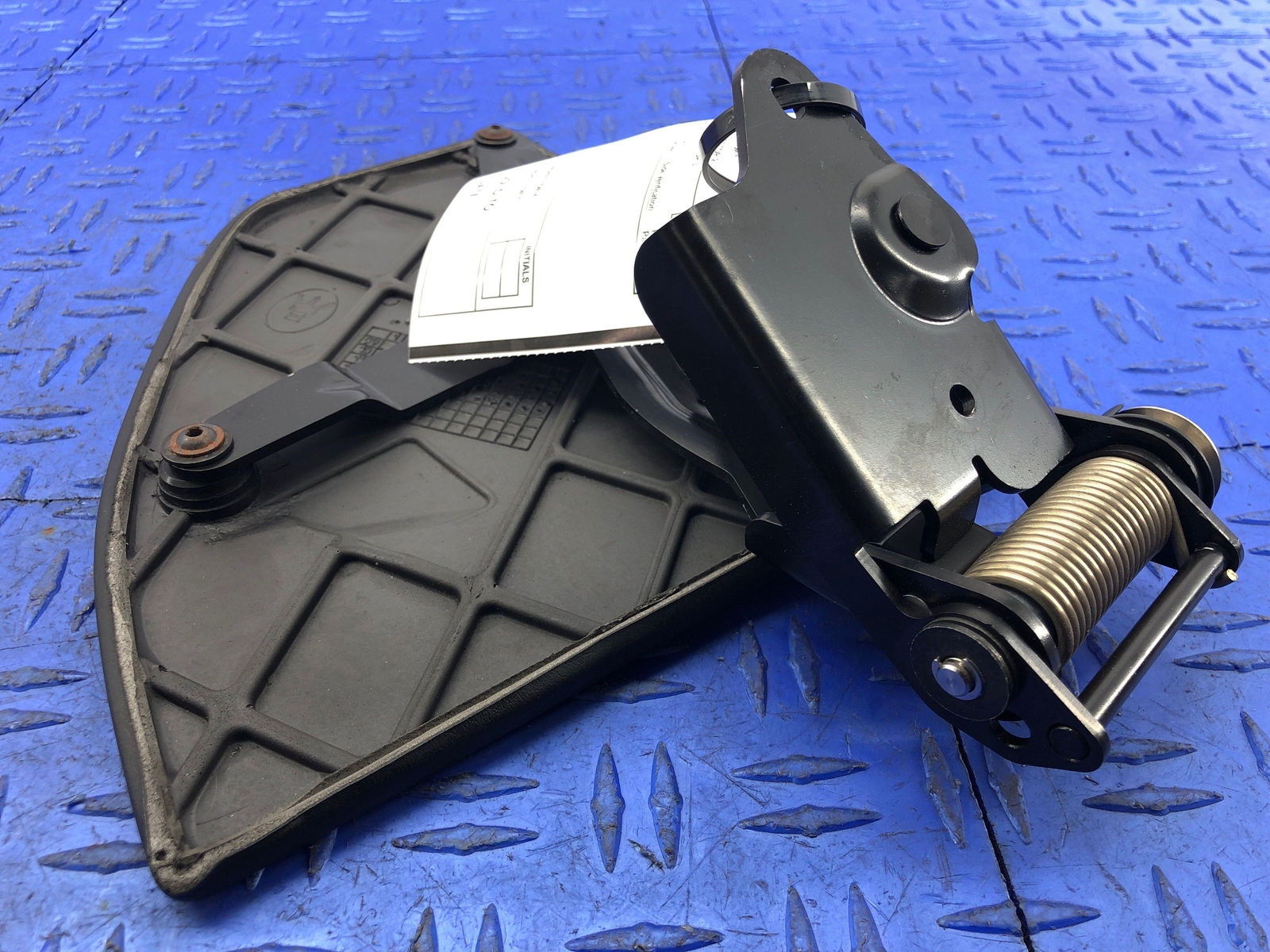 2008-2019 MASERATI GRANTURISMO REAR LEFT HINGE FLAP COVER TRIM 81642400 OEM 2013