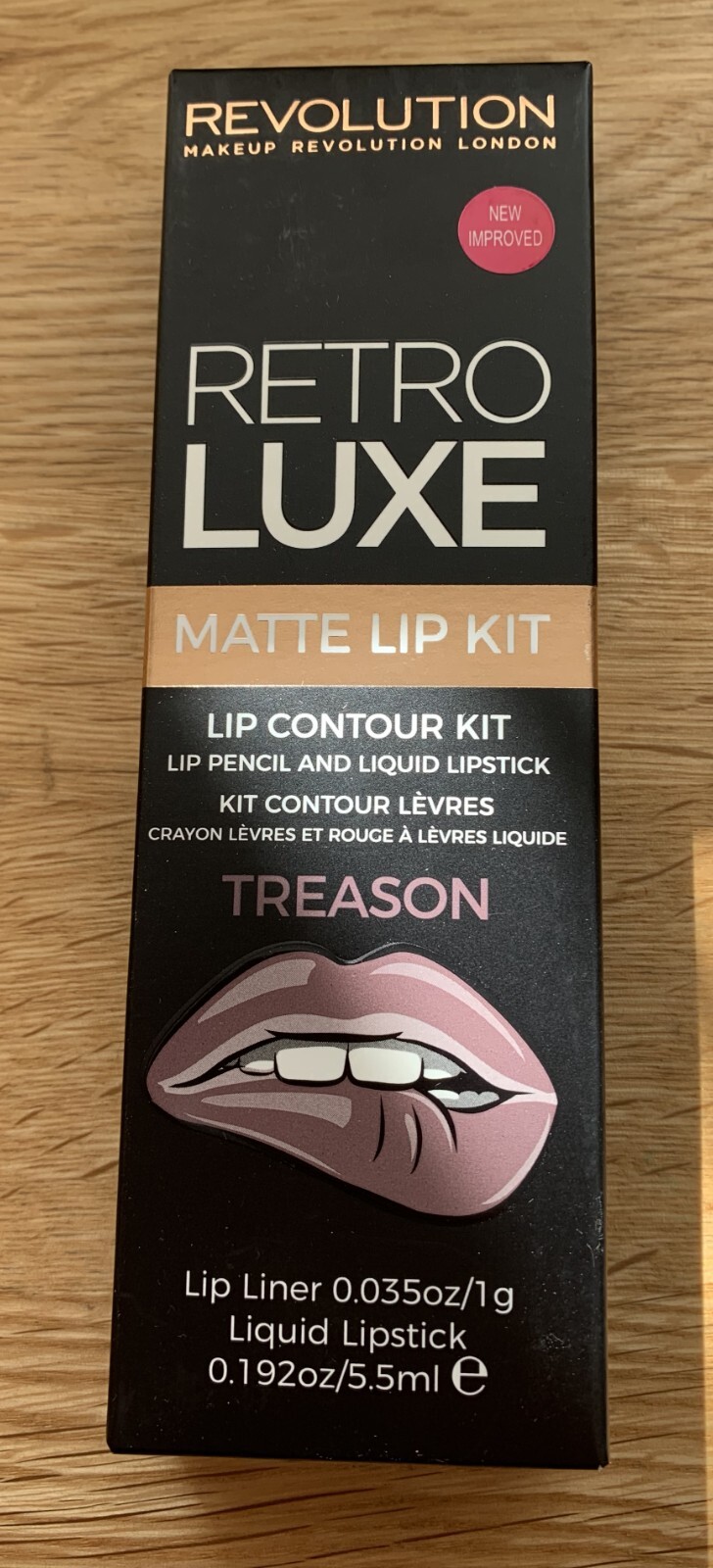 New & Boxed REVOLUTION - Retro Luxe Matte Lip Contour Kit - TREASON