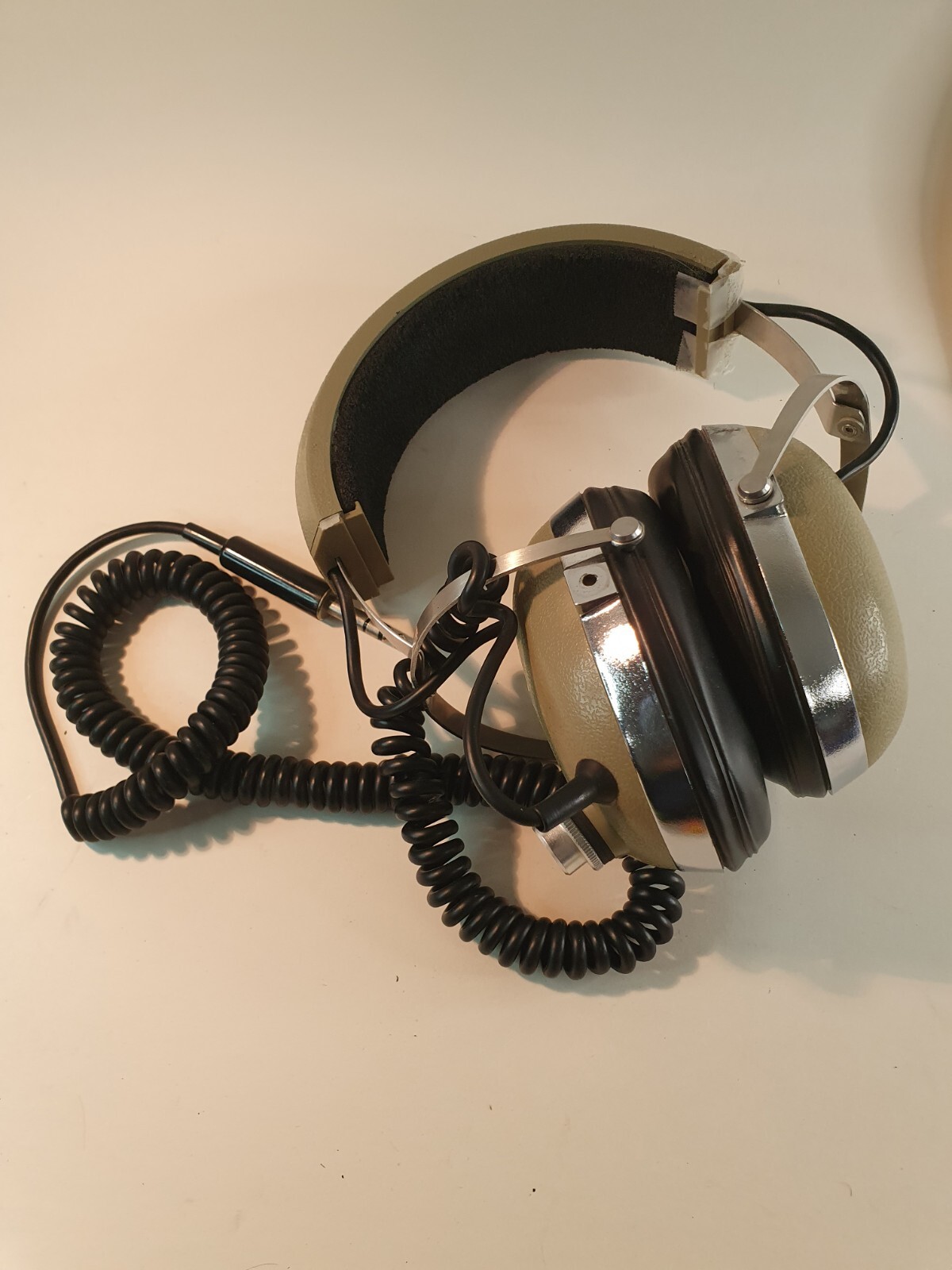 *Read Koss PRO4AA Headband Headphones - Beige Tested!