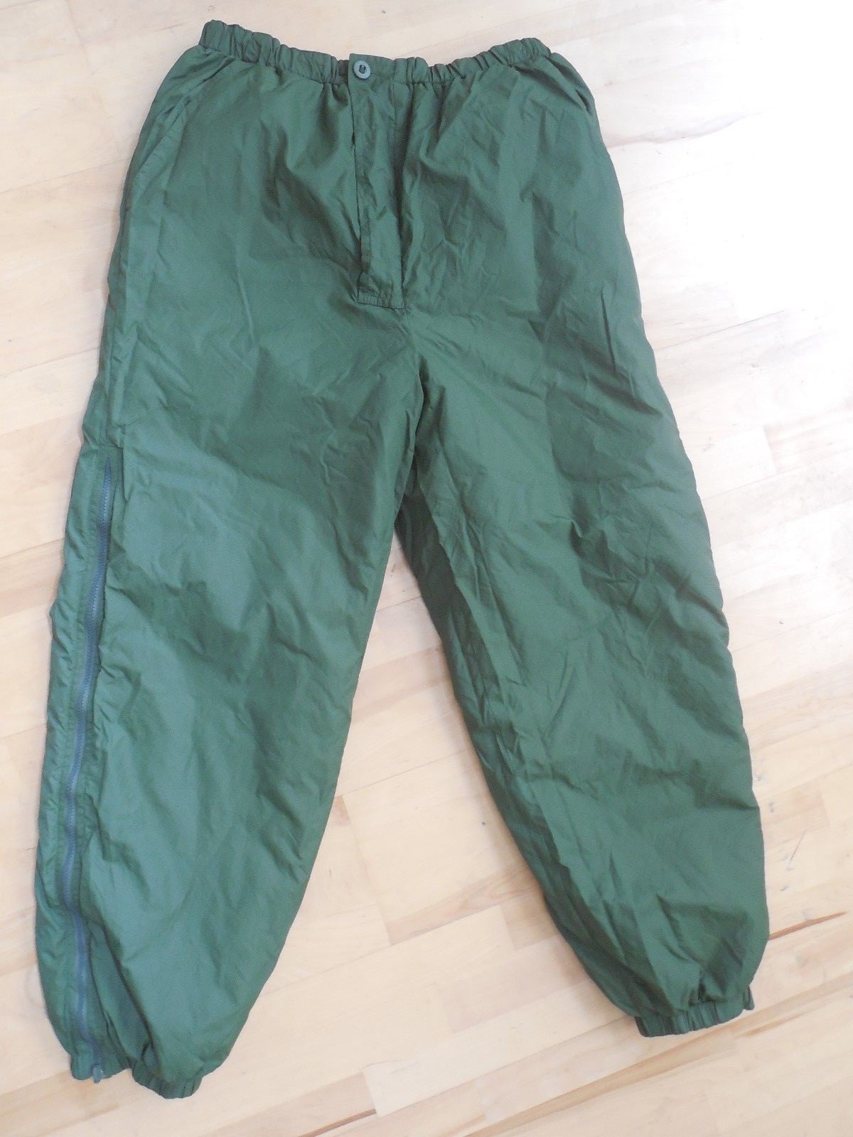 British Army  Extreme Cold Weather Winter Pants Size Medium Reversible OD Green 