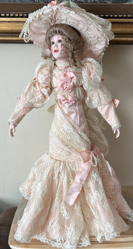 Franklin Mint By MARYSE NICOLE Porcelain Doll “Madame Marguerite” 19 in LE 2849