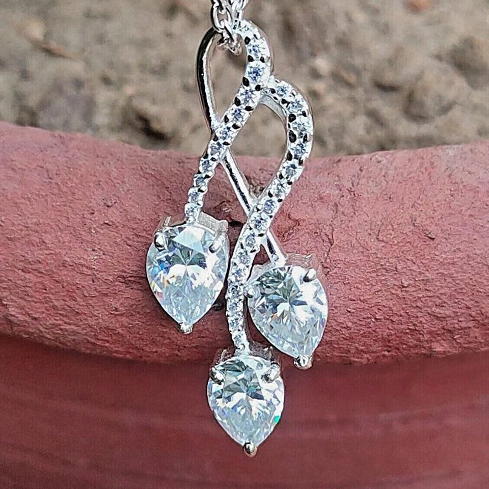 Colgante de diamantes blancos talla pera certificado de 3,35 quilates en plata de ley 925 Foto 2 de 4