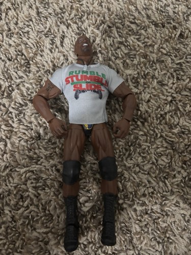 WWE Elite Collection Action Figure Titus O'Neil - Royal Rumble - Con Accessori E Maglietta Rimovibile - Giocattolo Da Collezione 15cm
