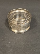 Ancien porte bague serviette ronde victorienne en argent gravé de fleurs "Clarence"