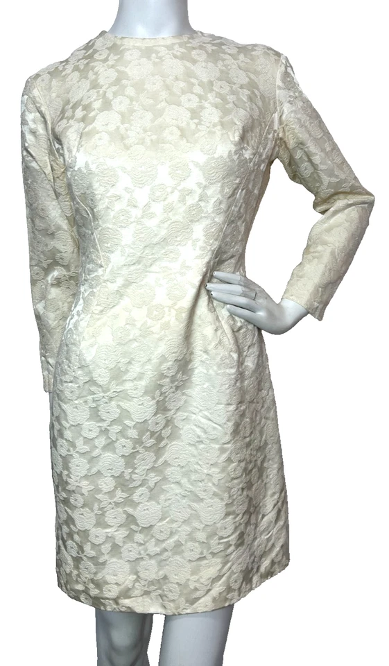 Vestido años 60 marfil satinado brocado movible talla pequeña cremallera manga trasera damasco vintage Foto 2 de 4